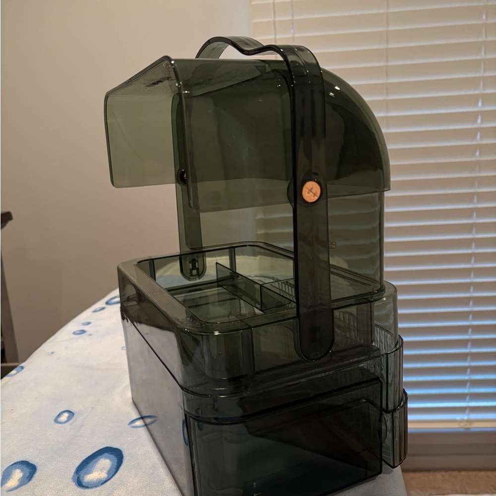 Green Acrylic Makeup Organizer - Picture 5 of 6